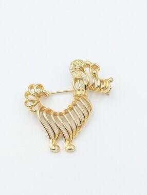Poodle dog gold tone retro open metalwork brooch pin